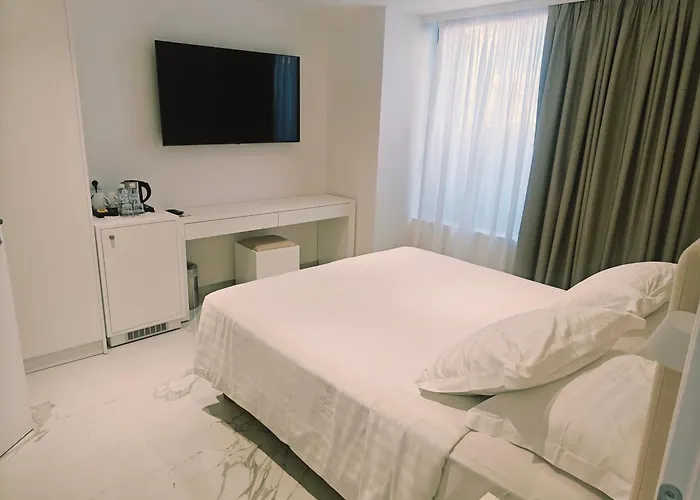 إيبيسكوس فندق 4*